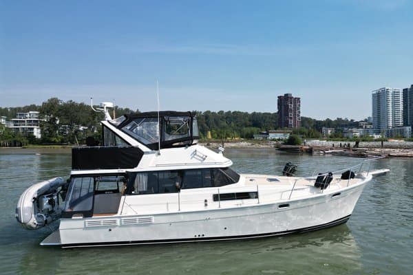 1990 Bayliner 3888