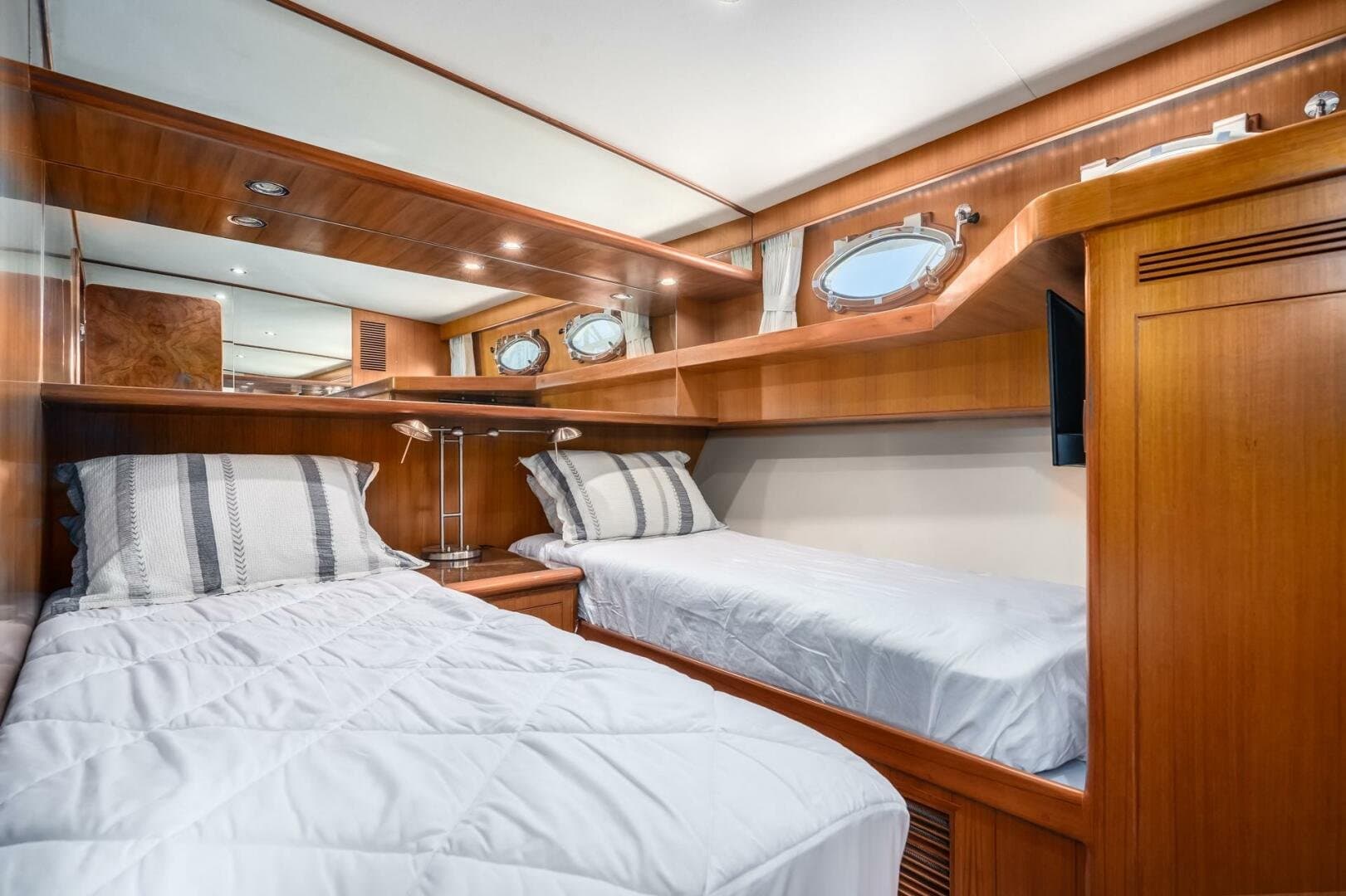 2004 Ocean Alexander 610 Pilothouse