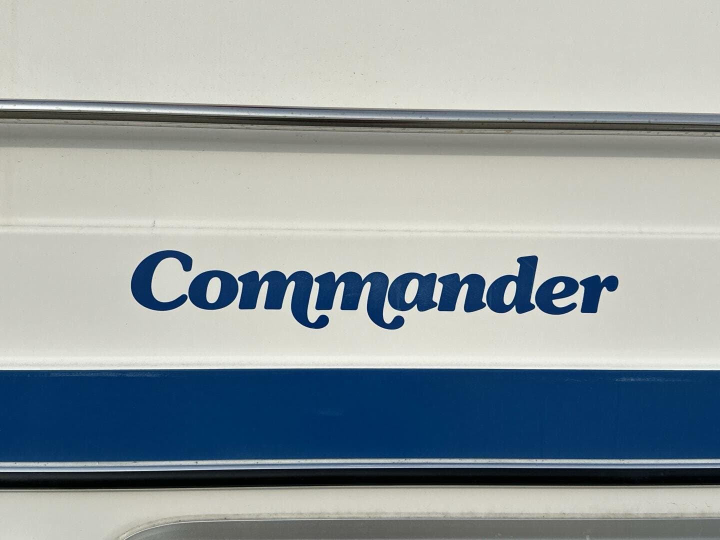 1990 Commander 30