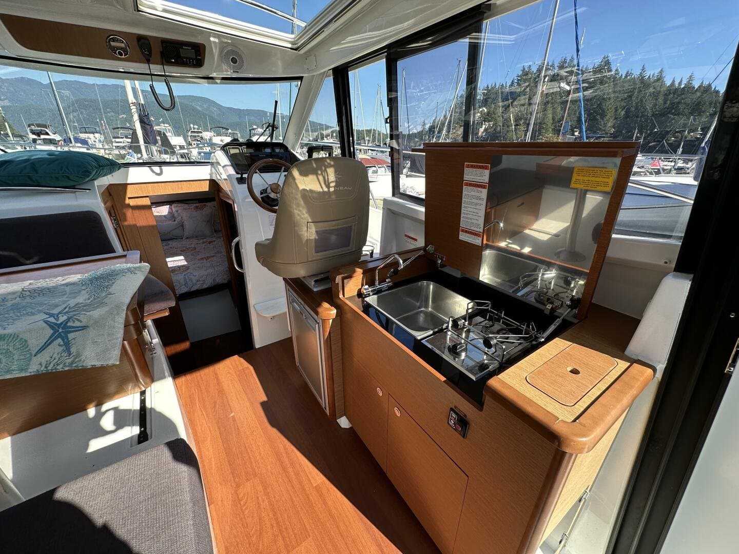 2014 Jeanneau 855 Merry Fisher