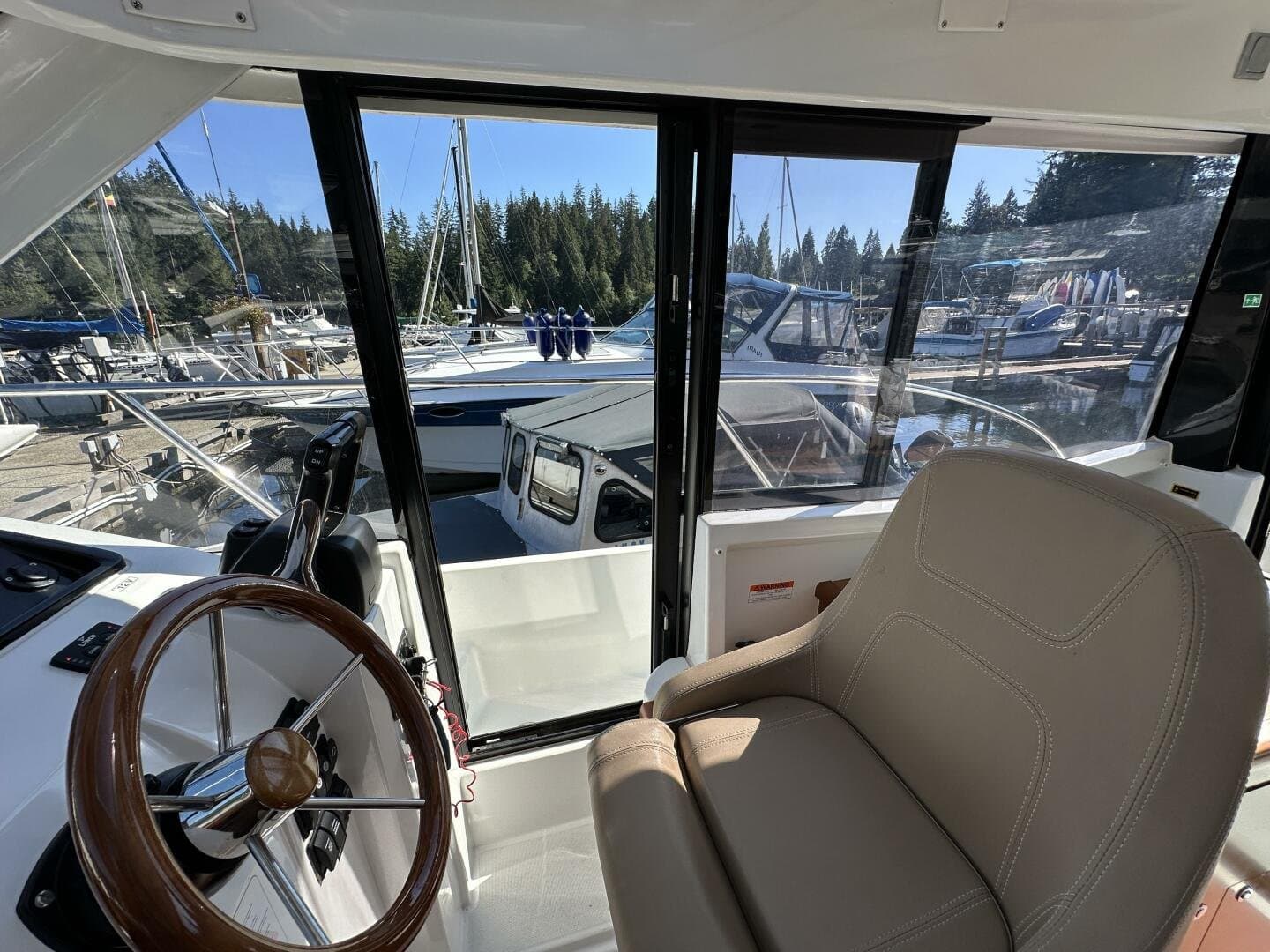 2014 Jeanneau 855 Merry Fisher