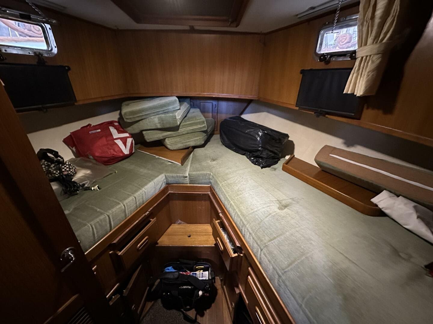 1987 Trawler 34 Tri Cabin
