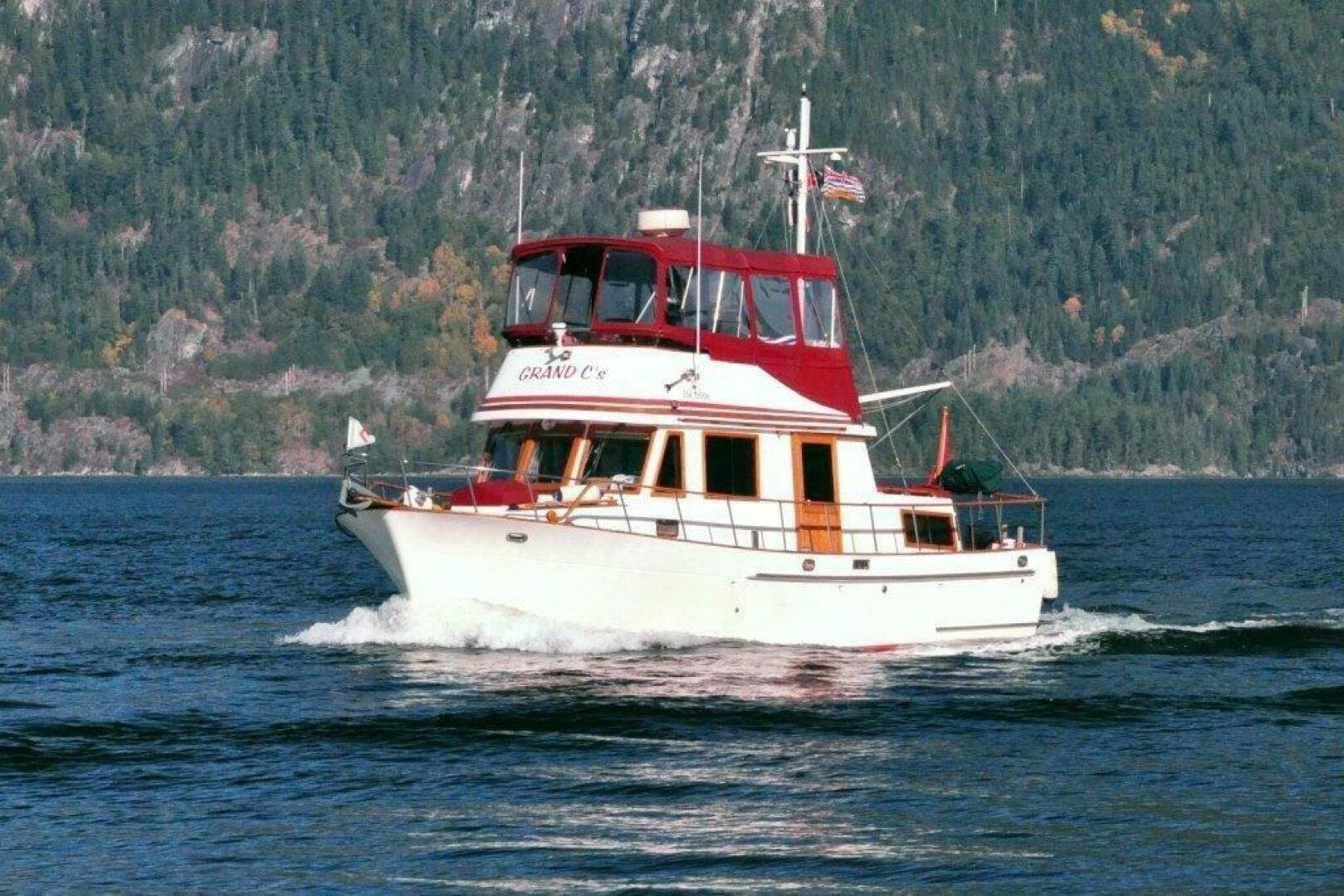 1987 Trawler 34 Tri Cabin