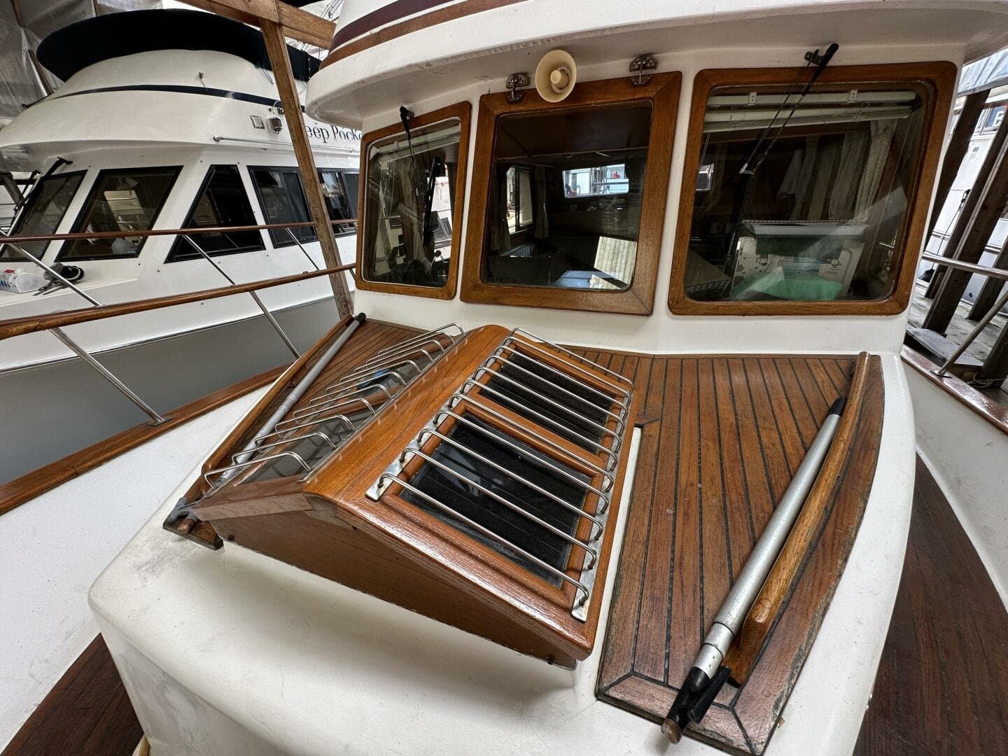 1987 Trawler 34 Tri Cabin