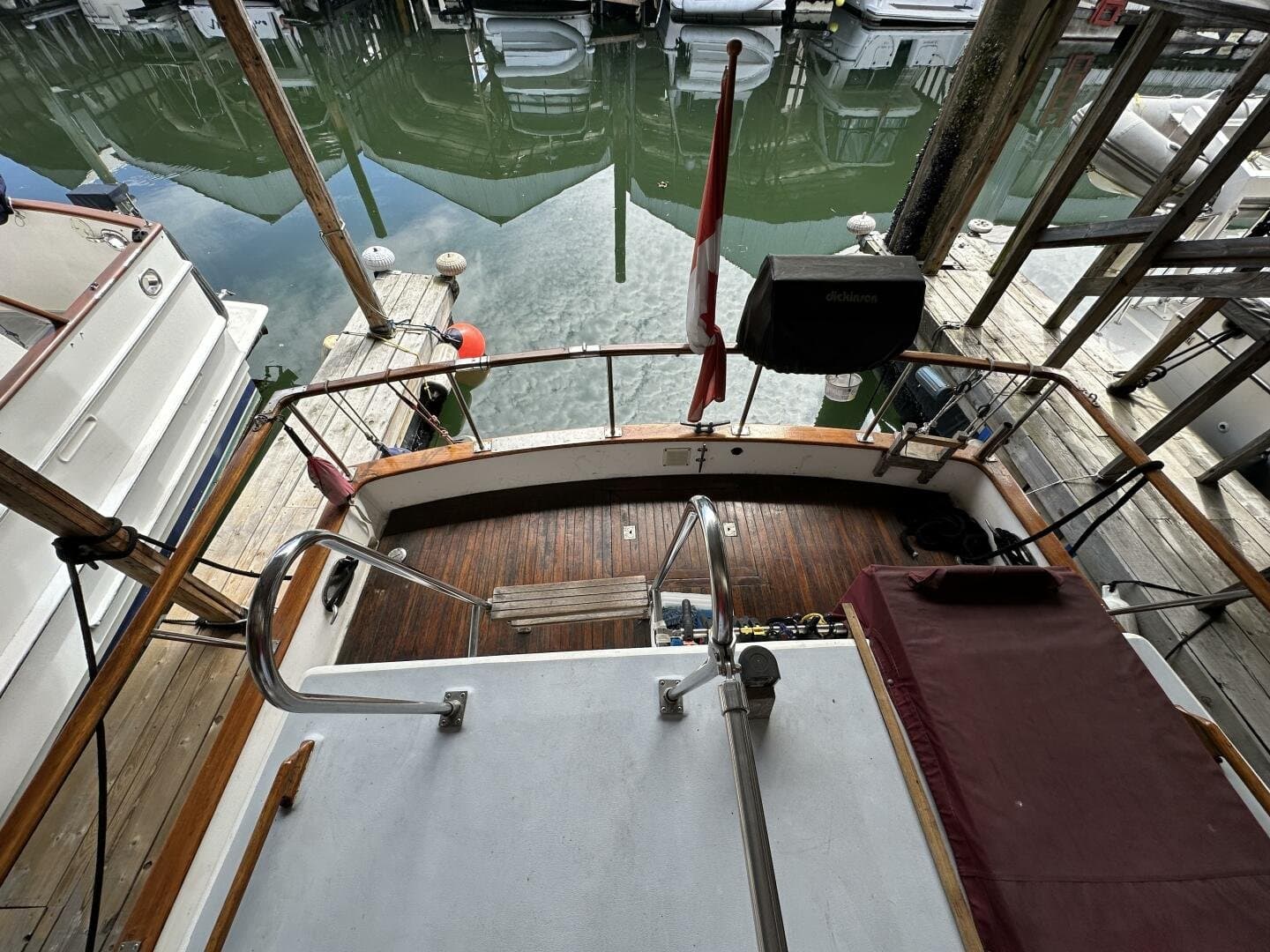 1987 Trawler 34 Tri Cabin