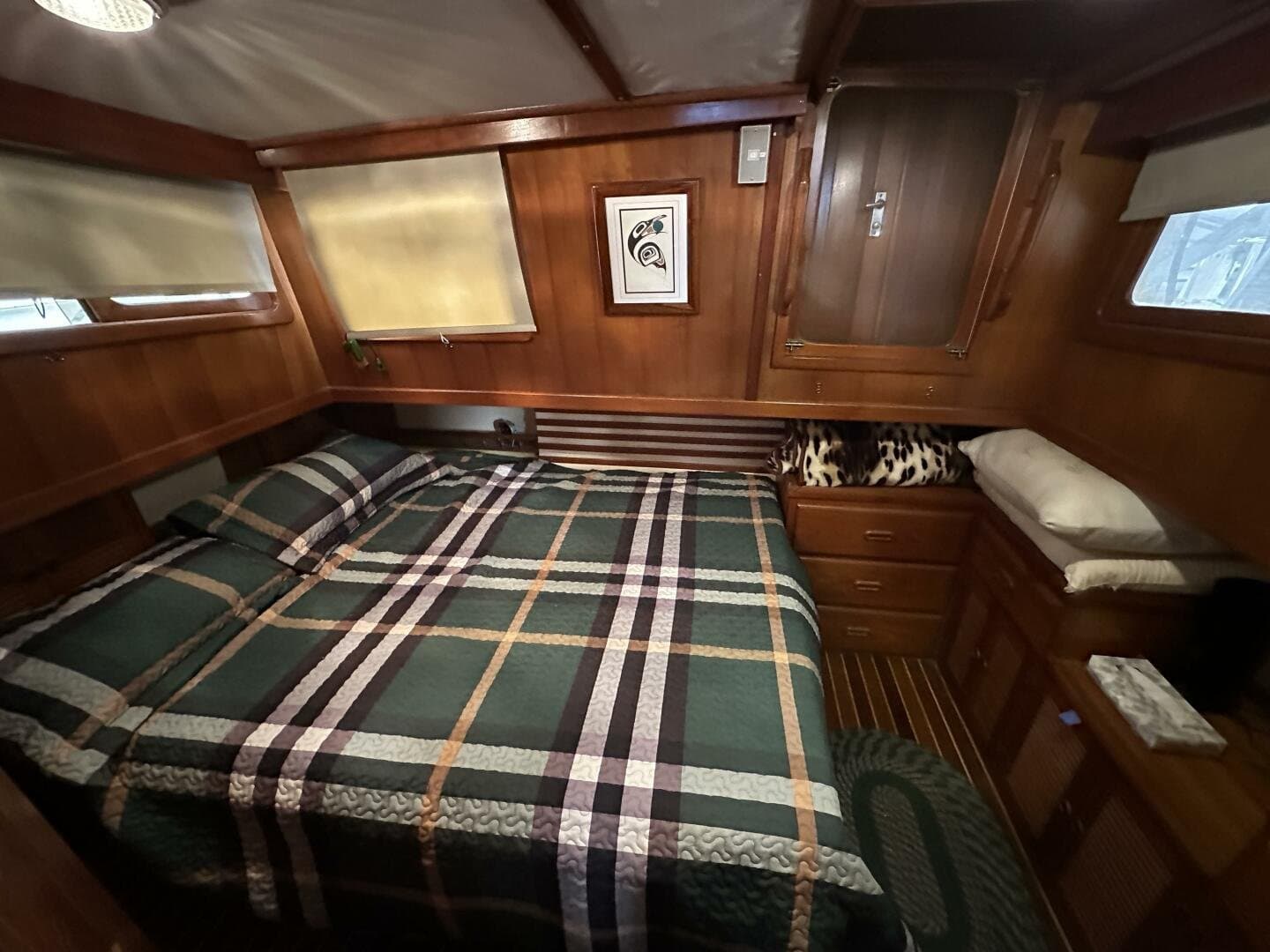 1987 Trawler 34 Tri Cabin