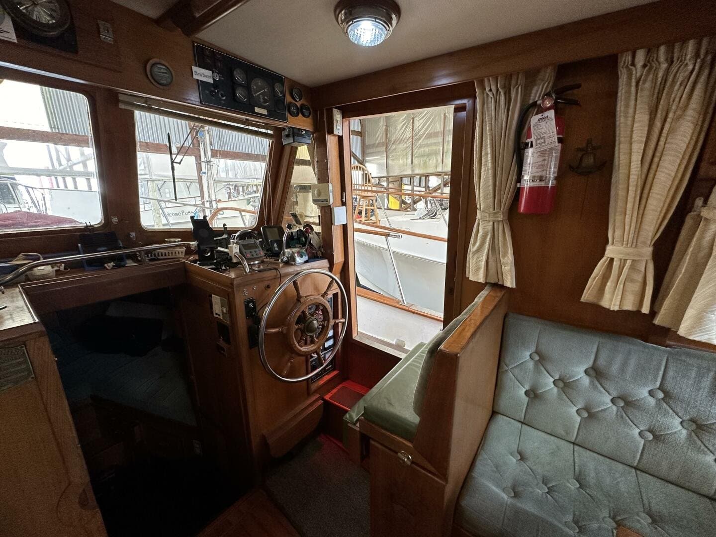 1987 Trawler 34 Tri Cabin
