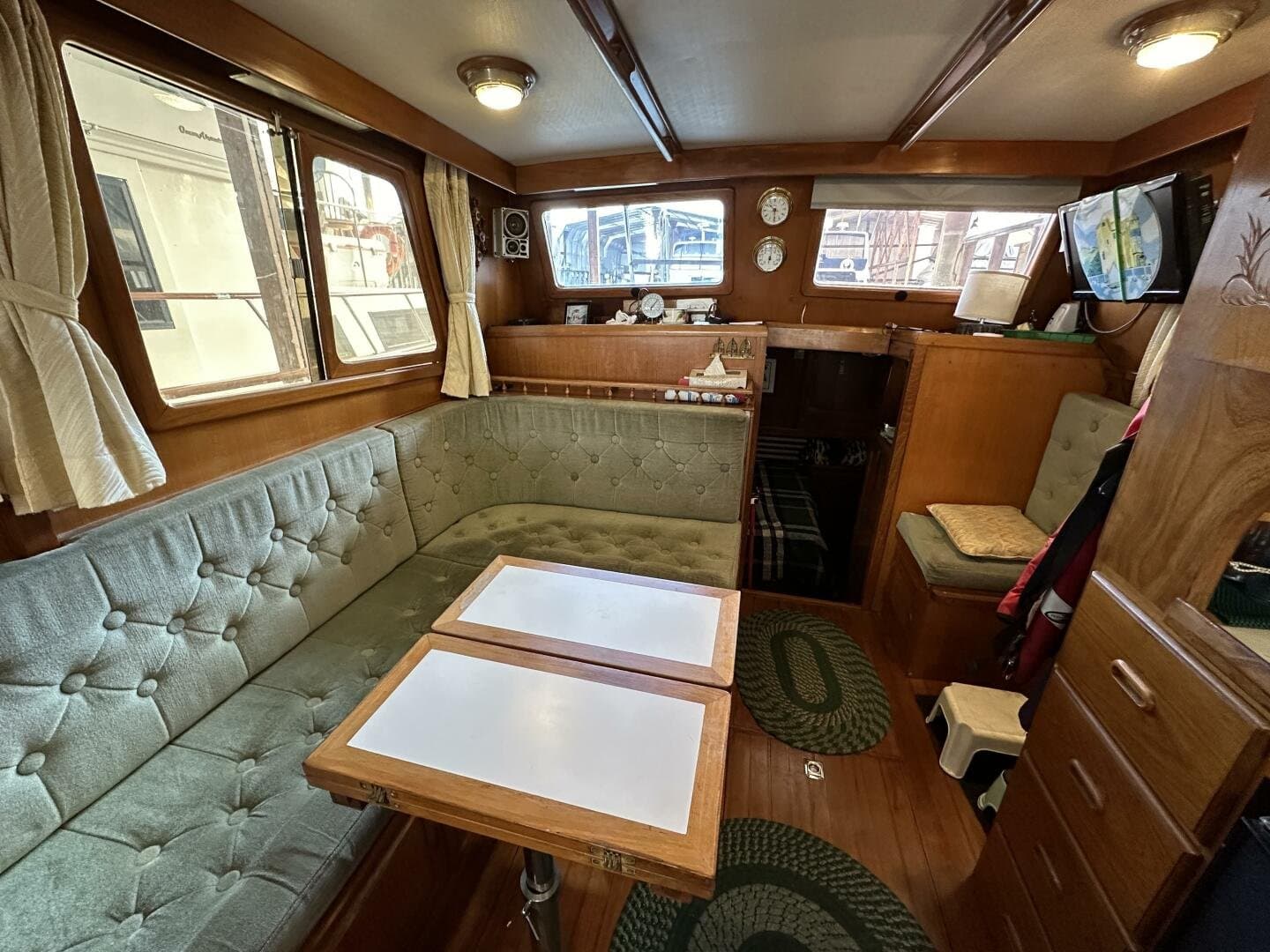 1987 Trawler 34 Tri Cabin