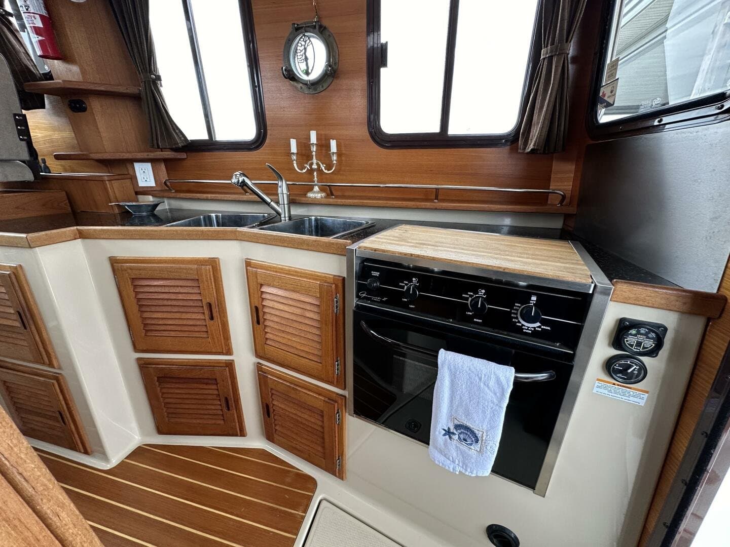 2011 Ranger Tugs null