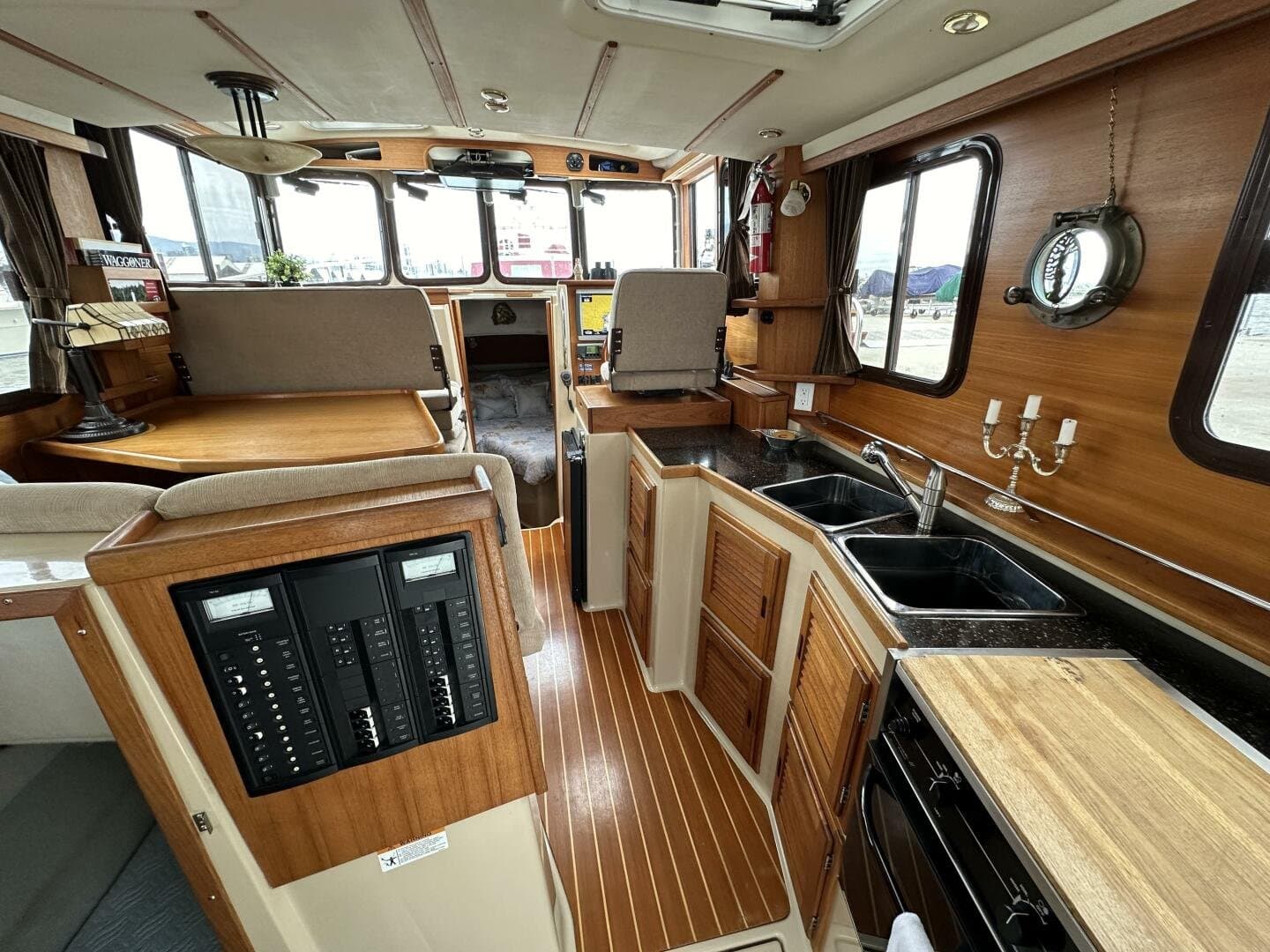 2011 Ranger Tugs null