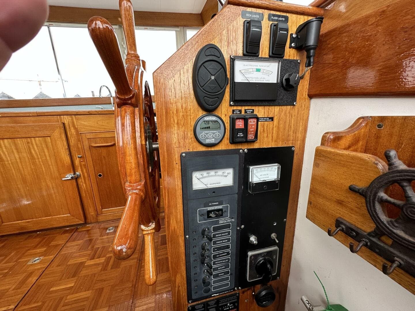 1974 Grand Banks null