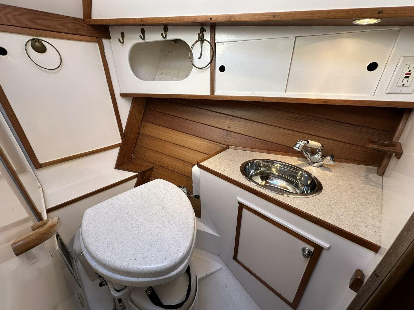 1979 Truant Offshore Pilothouse