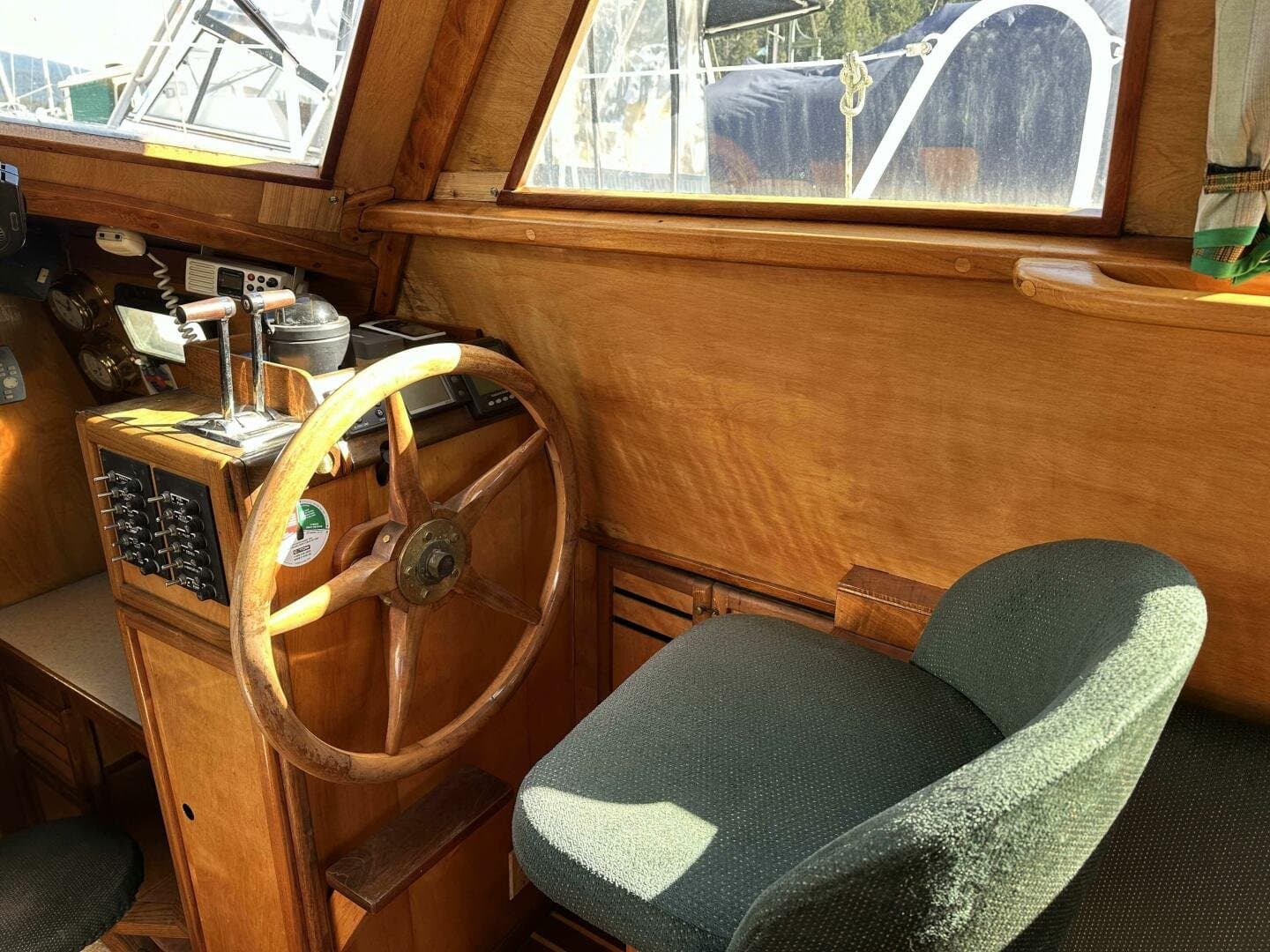 1979 Truant Offshore Pilothouse
