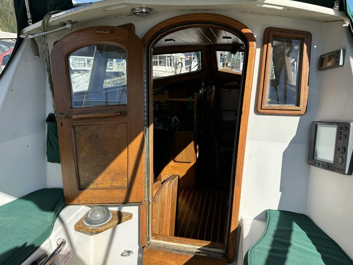 1979 Truant Offshore Pilothouse