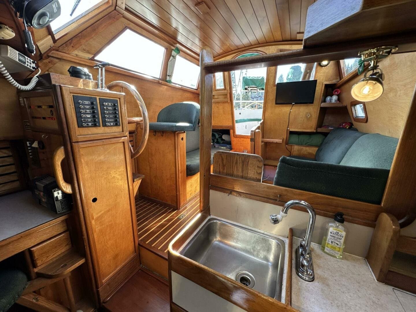 1979 Truant Offshore Pilothouse