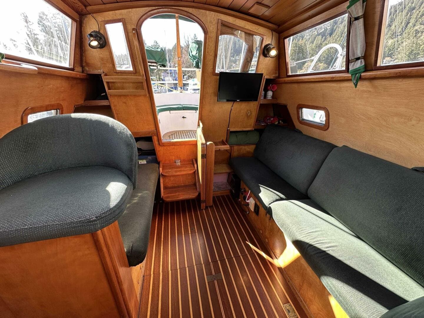 1979 Truant Offshore Pilothouse