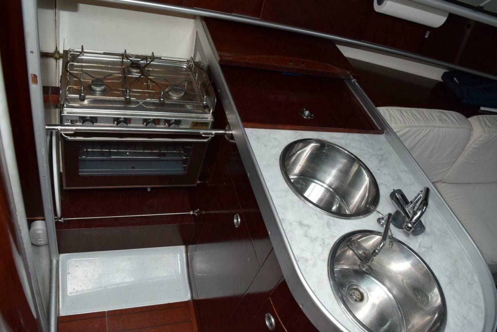 1990 Beneteau 32 First