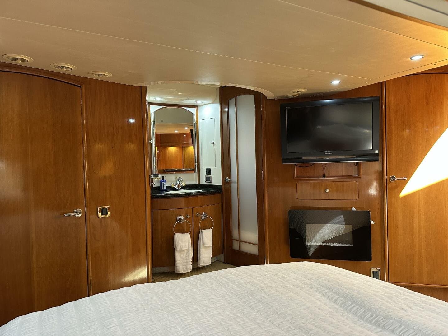 2001 Carver 570 Voyager Pilothouse