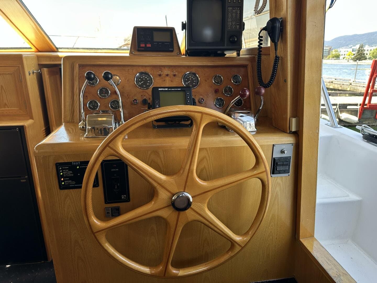 1990 Ocean Alexander 440 Sundeck