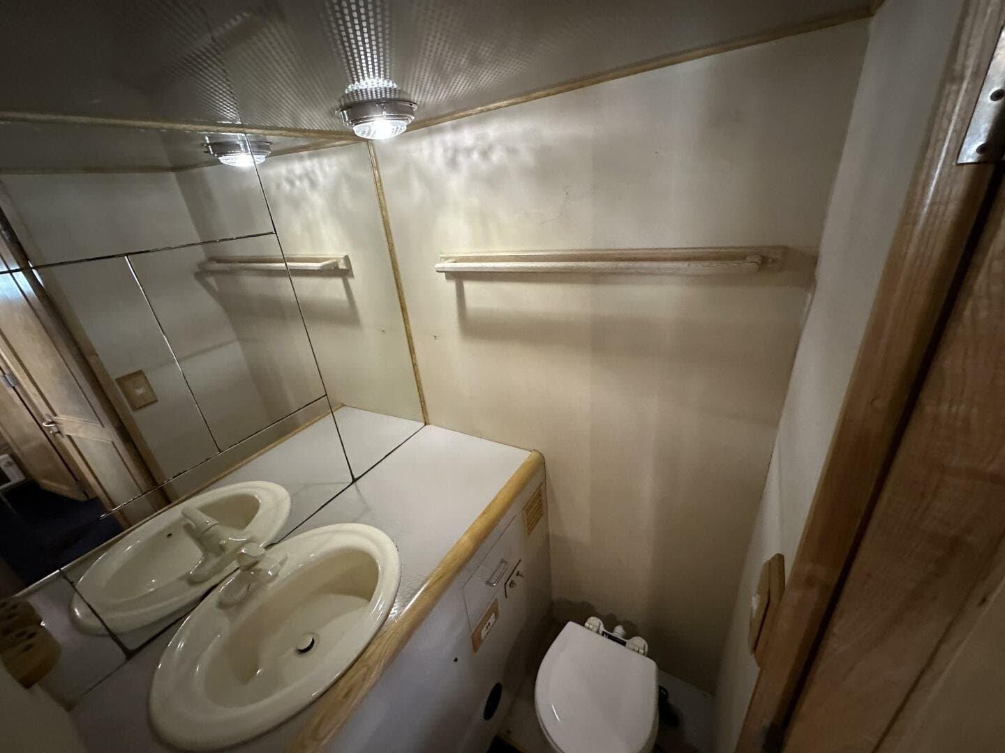 1990 Ocean Alexander 440 Sundeck