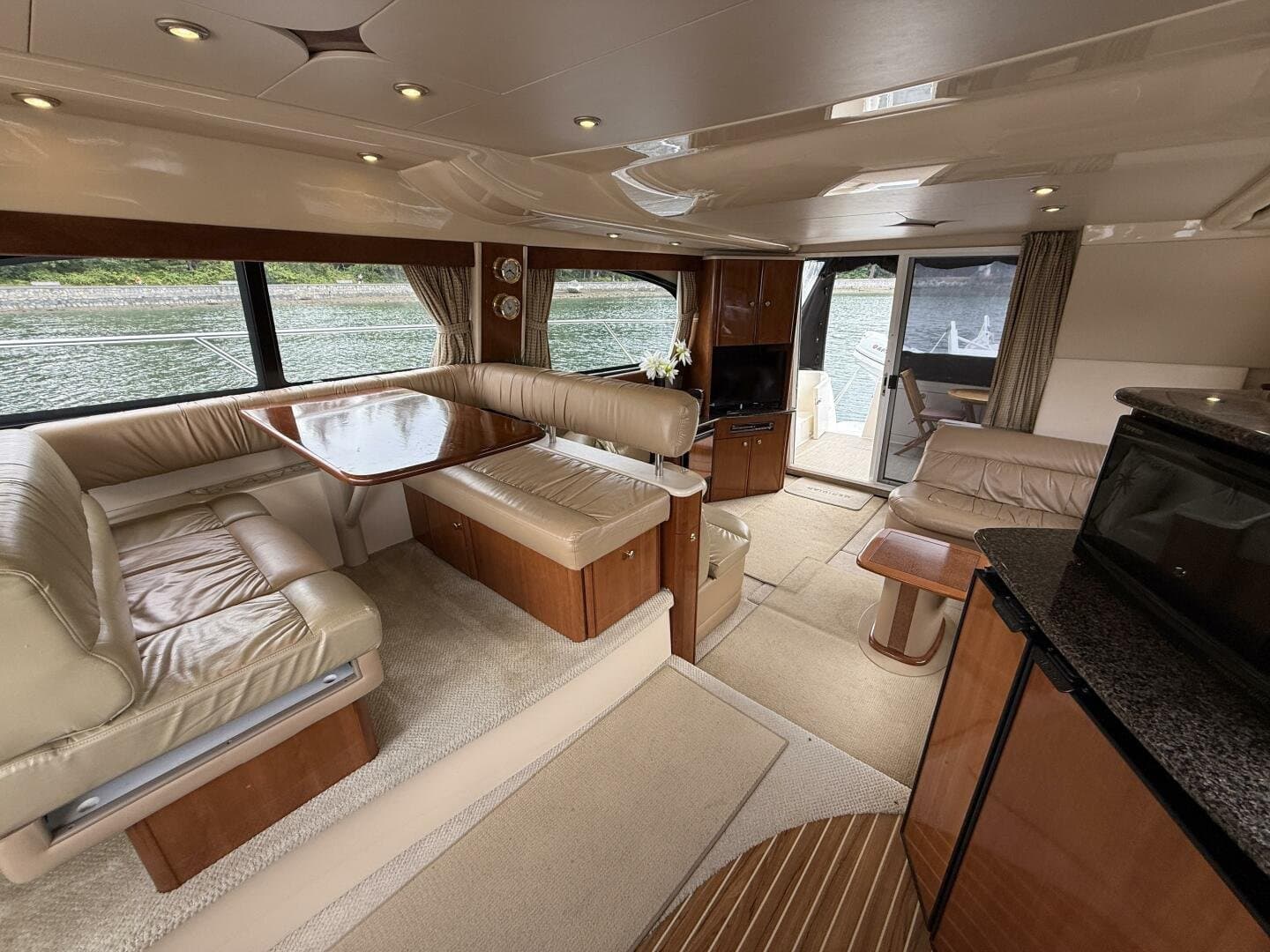 2006 Meridian 411 Sedan Bridge