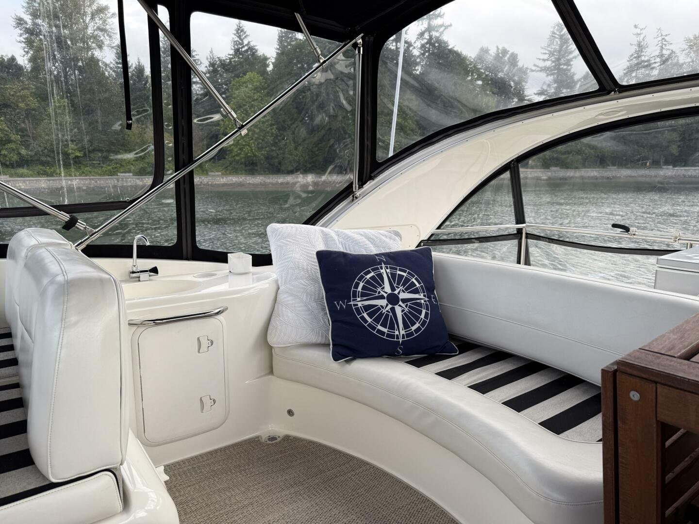 2006 Meridian 411 Sedan Bridge