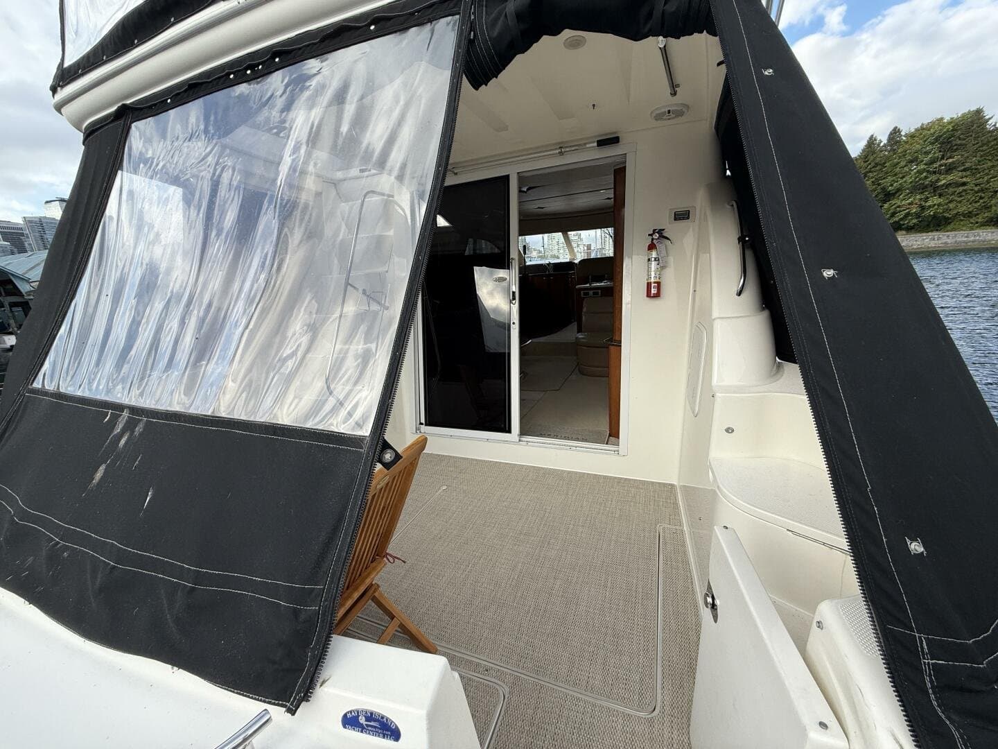 2006 Meridian 411 Sedan Bridge