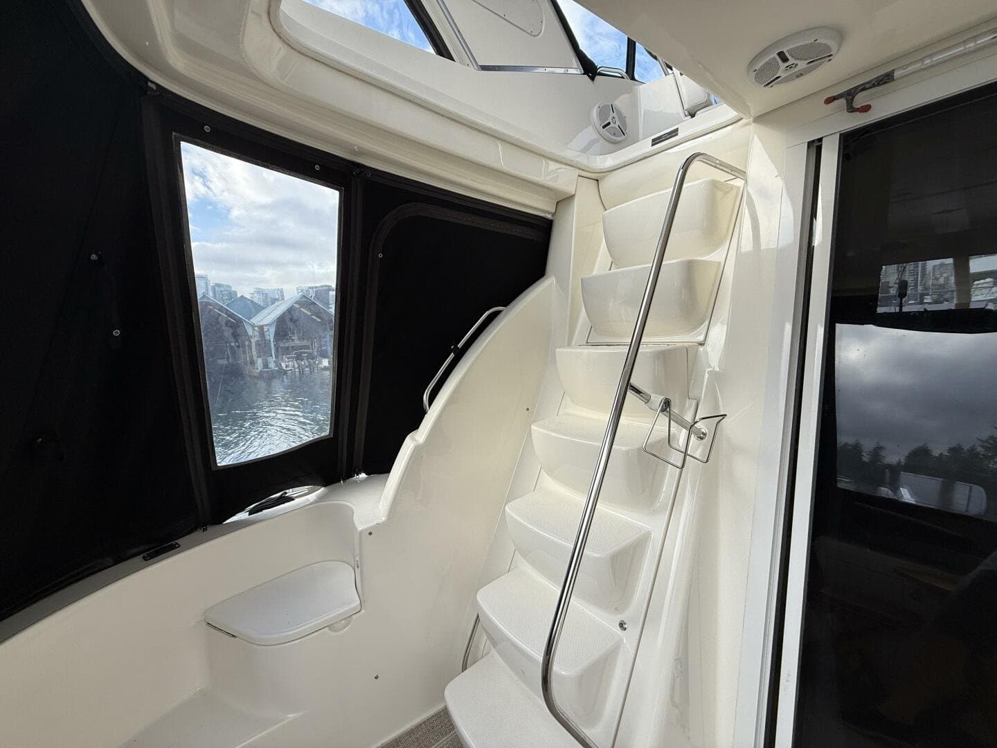 2006 Meridian 411 Sedan Bridge