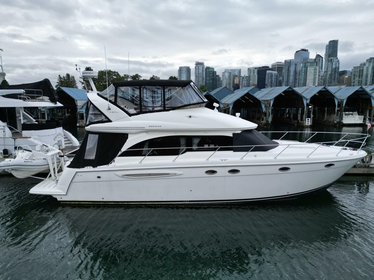 2006 Meridian 411 Sedan Bridge