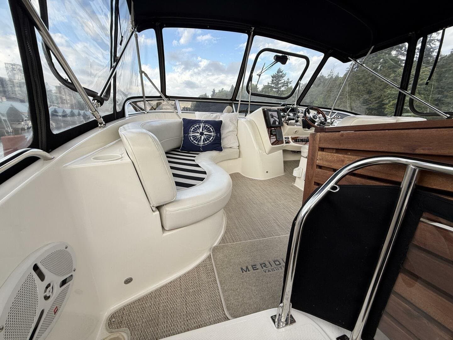 2006 Meridian 411 Sedan Bridge