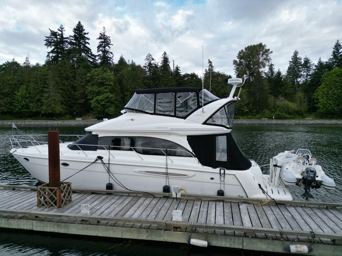 2006 Meridian 411 Sedan Bridge