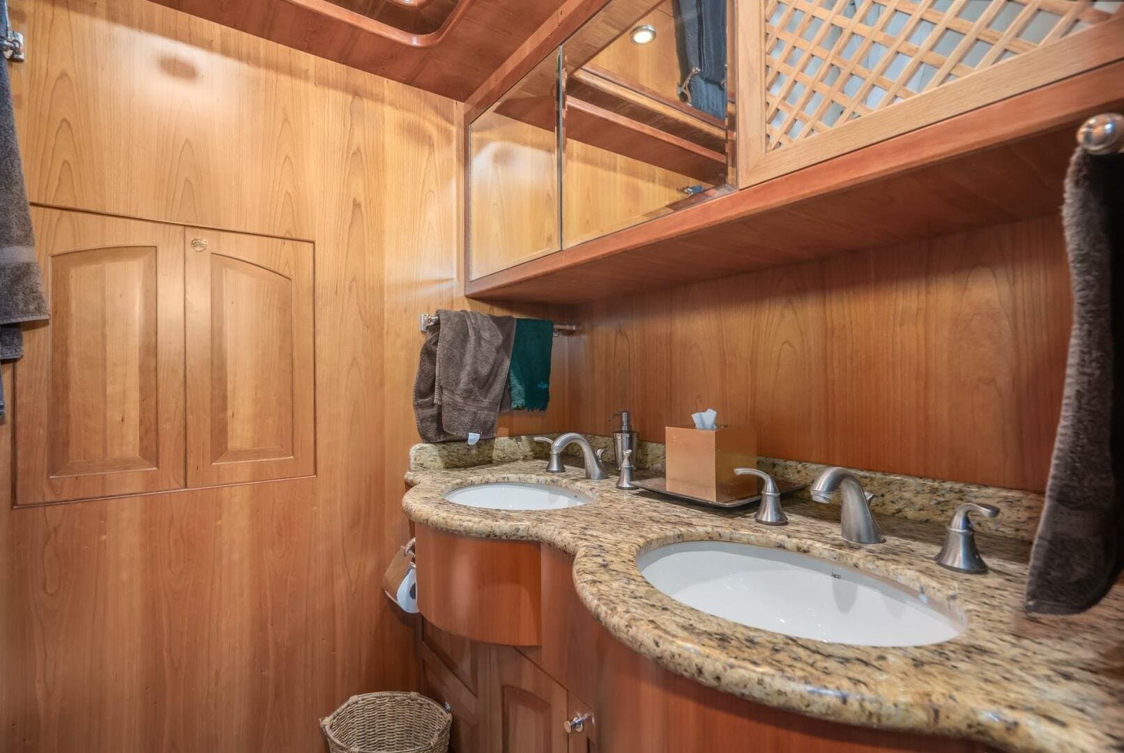 2005 President Skylounge