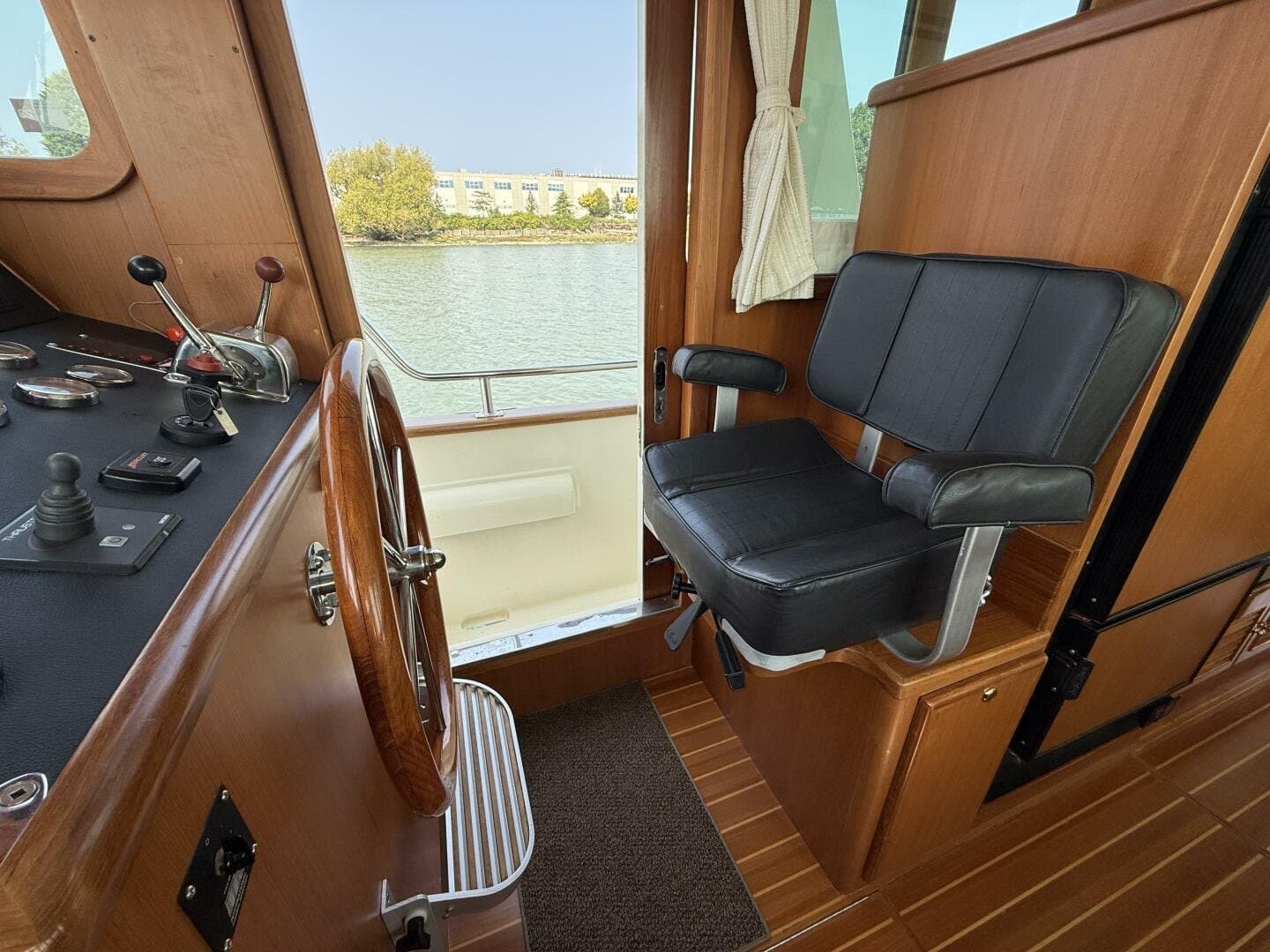 2011 North Pacific 38 Sedan