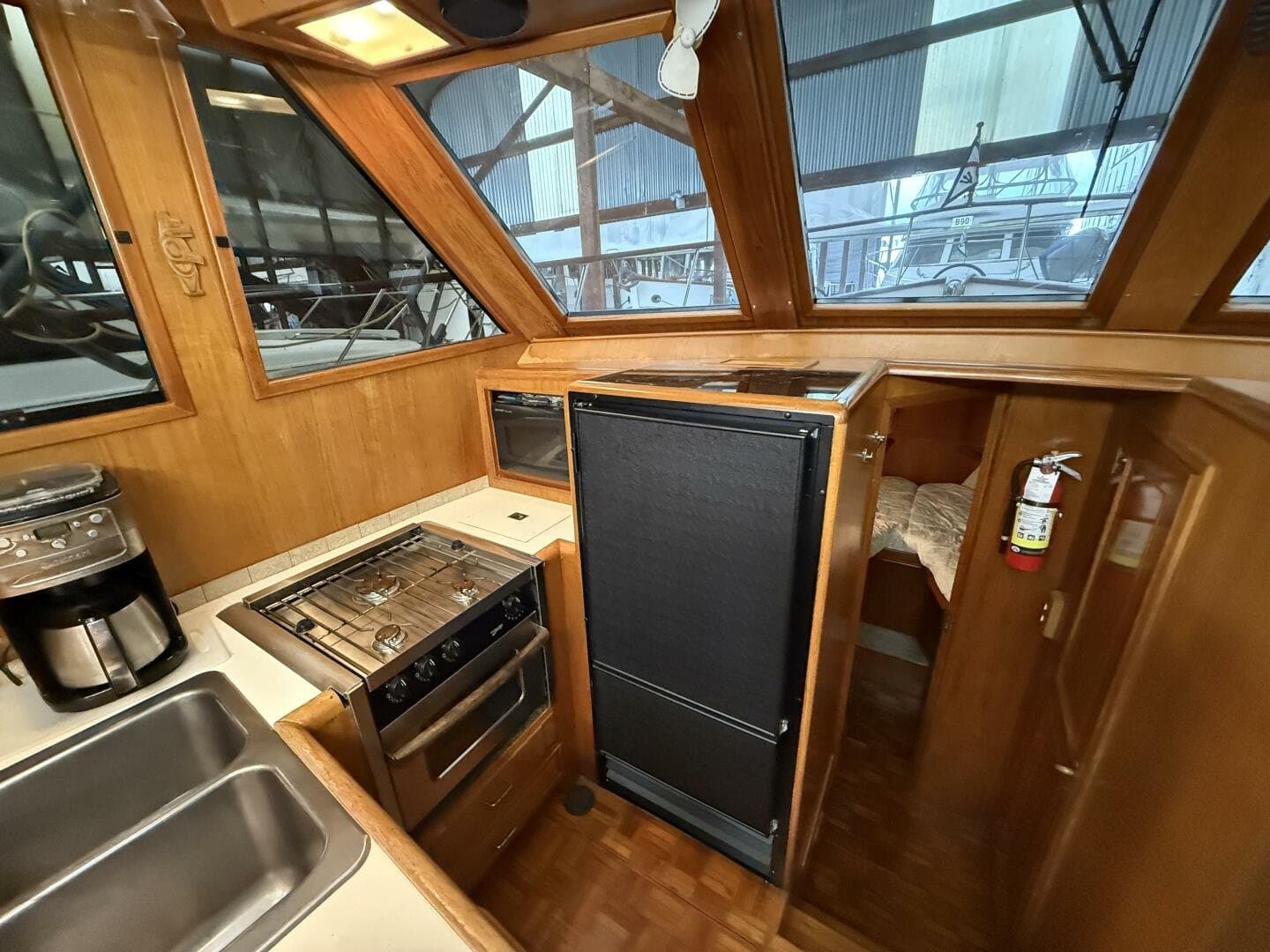 1988 Ocean Alexander 40 Tri Cabin