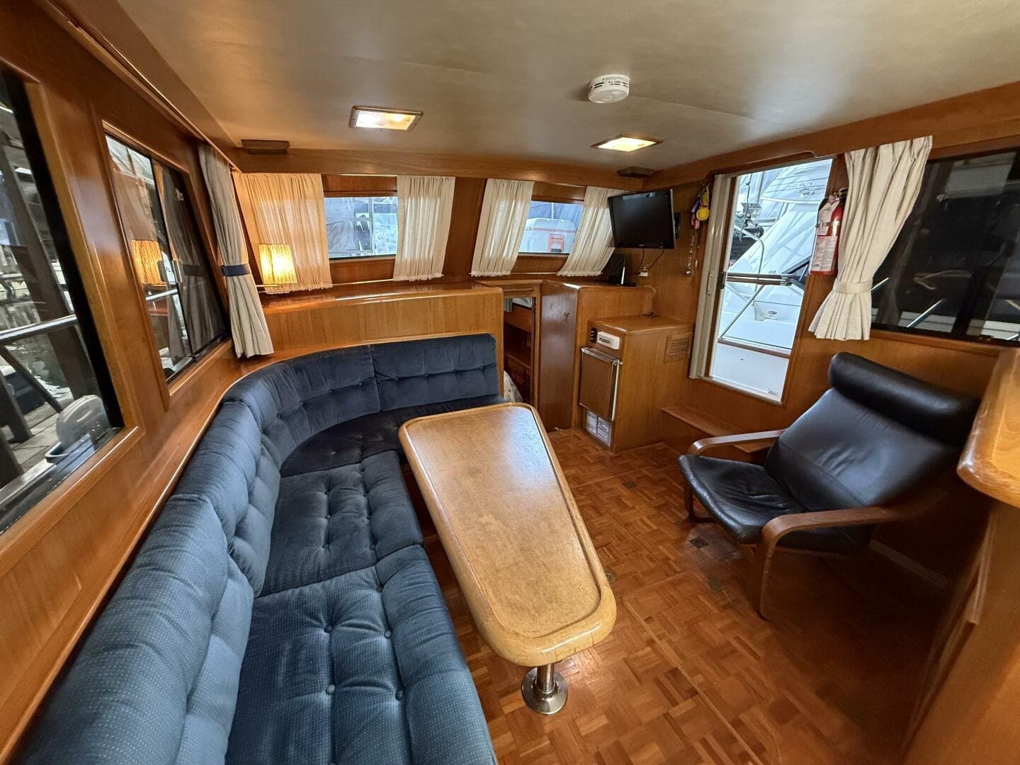 1988 Ocean Alexander 40 Tri Cabin