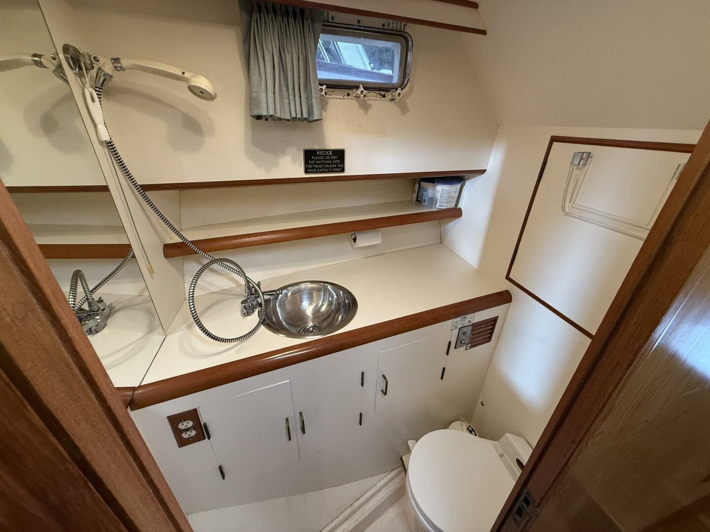 1988 Ocean Alexander 40 Tri Cabin