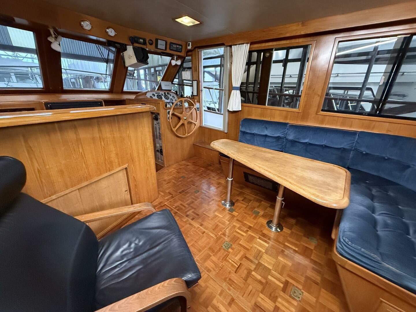 1988 Ocean Alexander 40 Tri Cabin