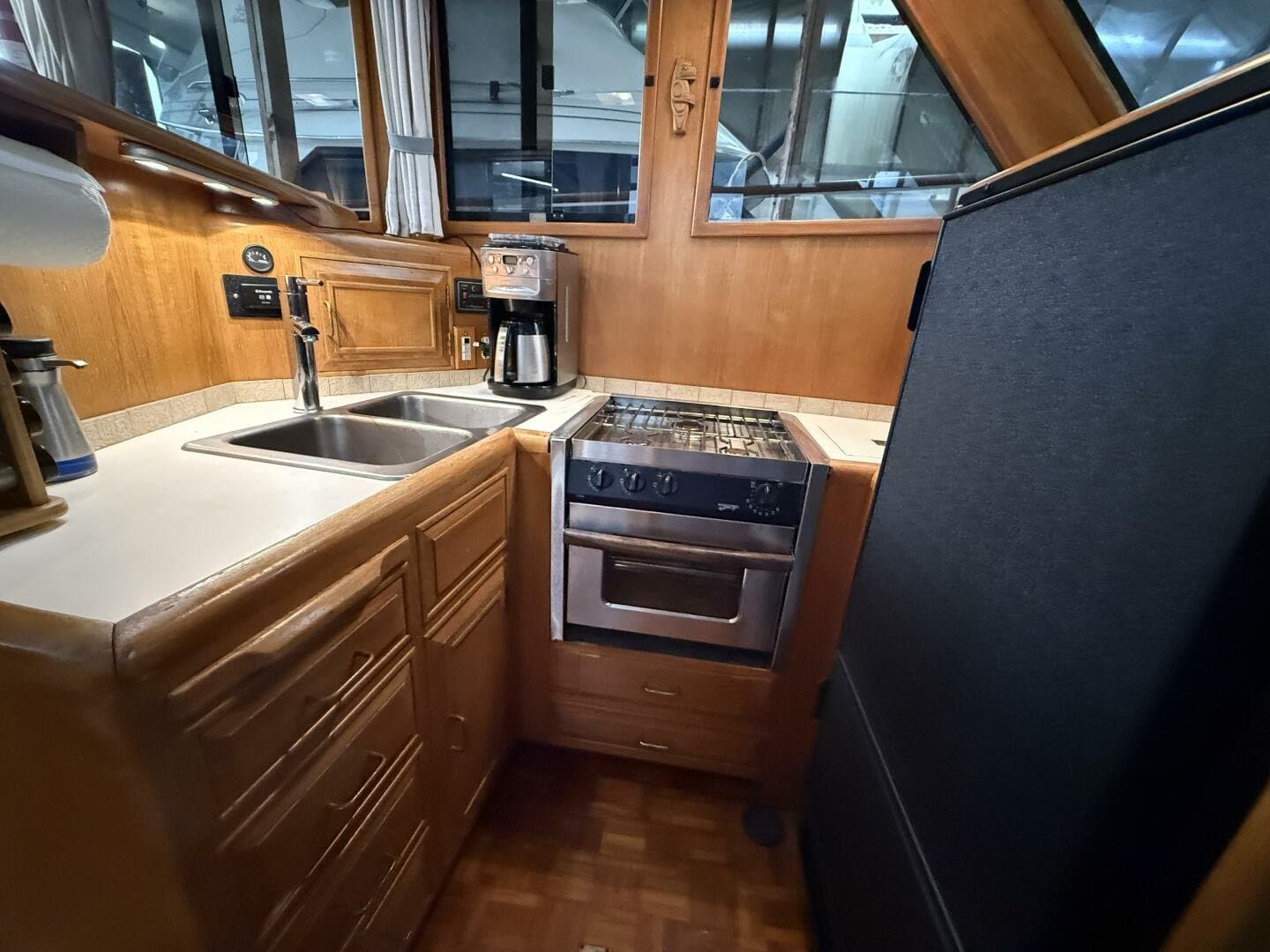 1988 Ocean Alexander 40 Tri Cabin