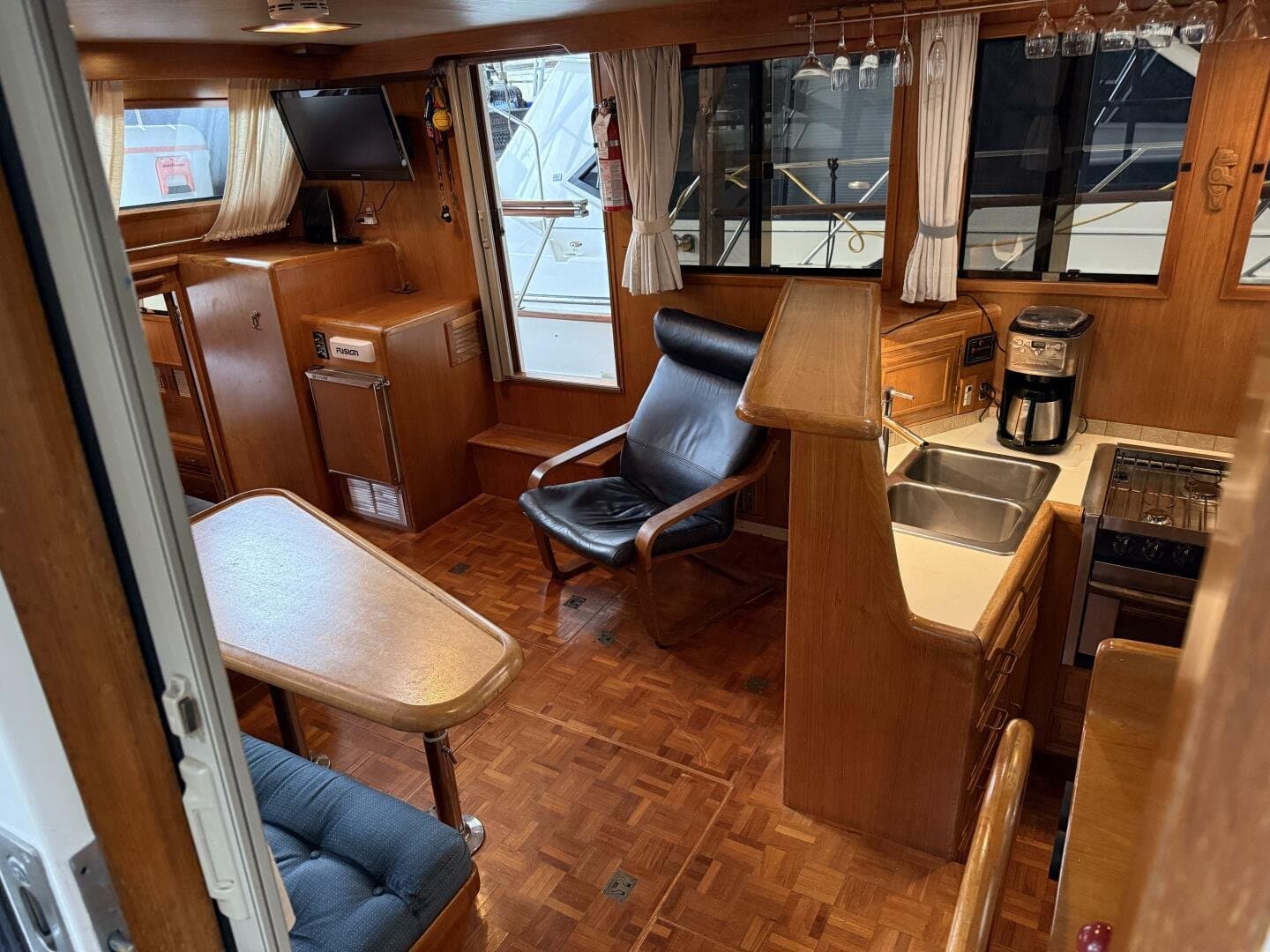 1988 Ocean Alexander 40 Tri Cabin