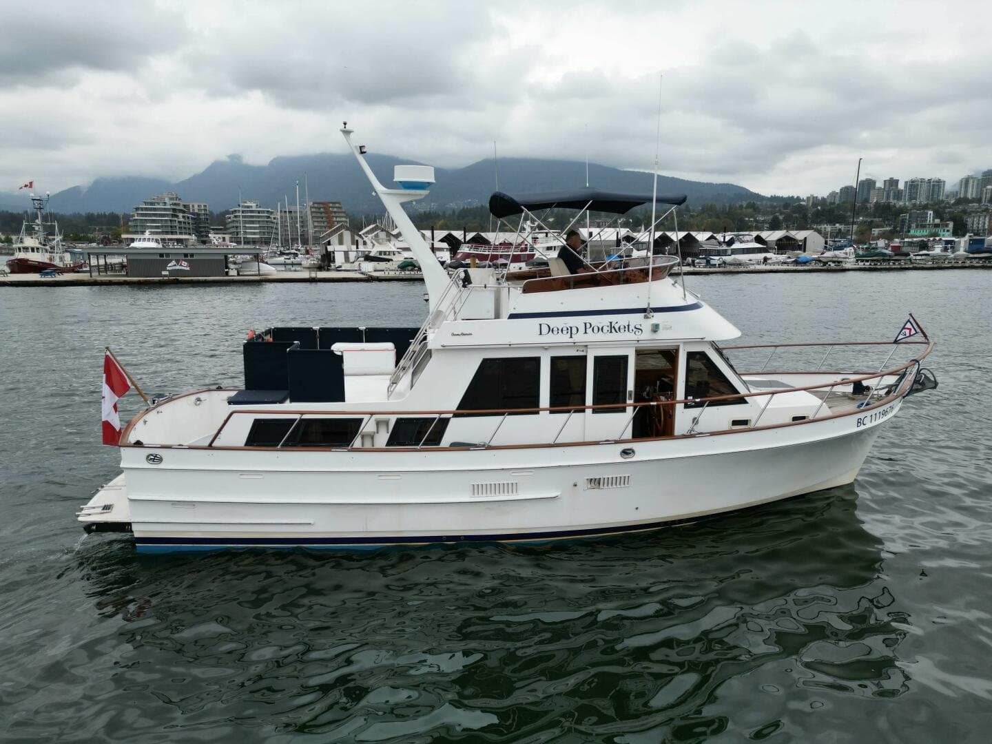 1988 Ocean Alexander 40 Tri Cabin