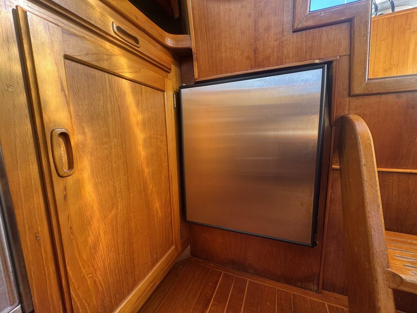 1981 Truant 37 Raised Pilothouse