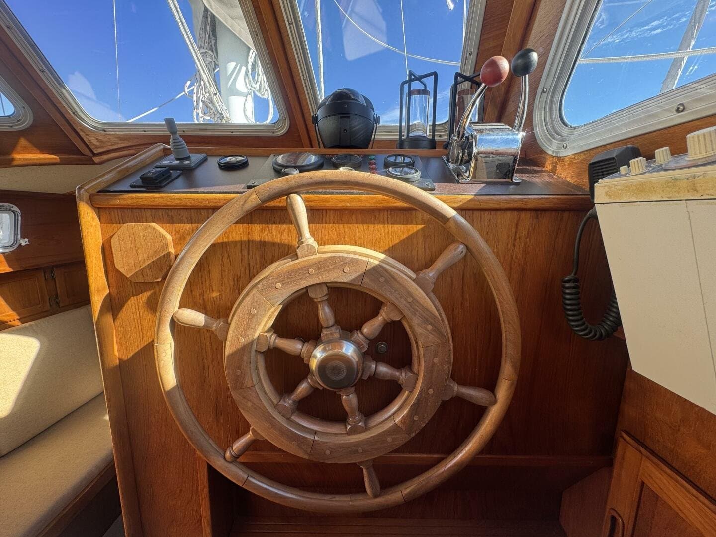 1981 Truant 37 Raised Pilothouse