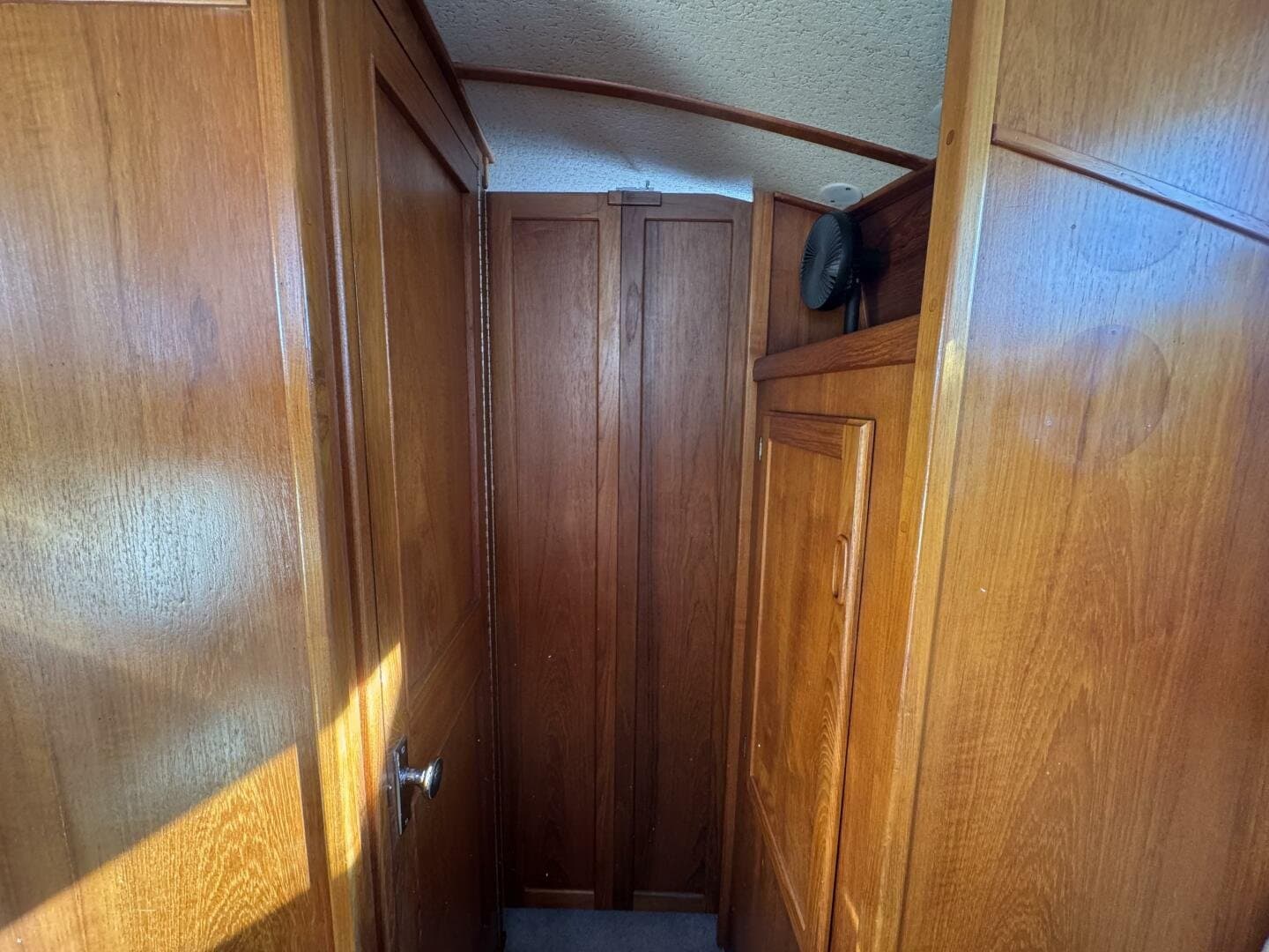 1981 Truant 37 Raised Pilothouse