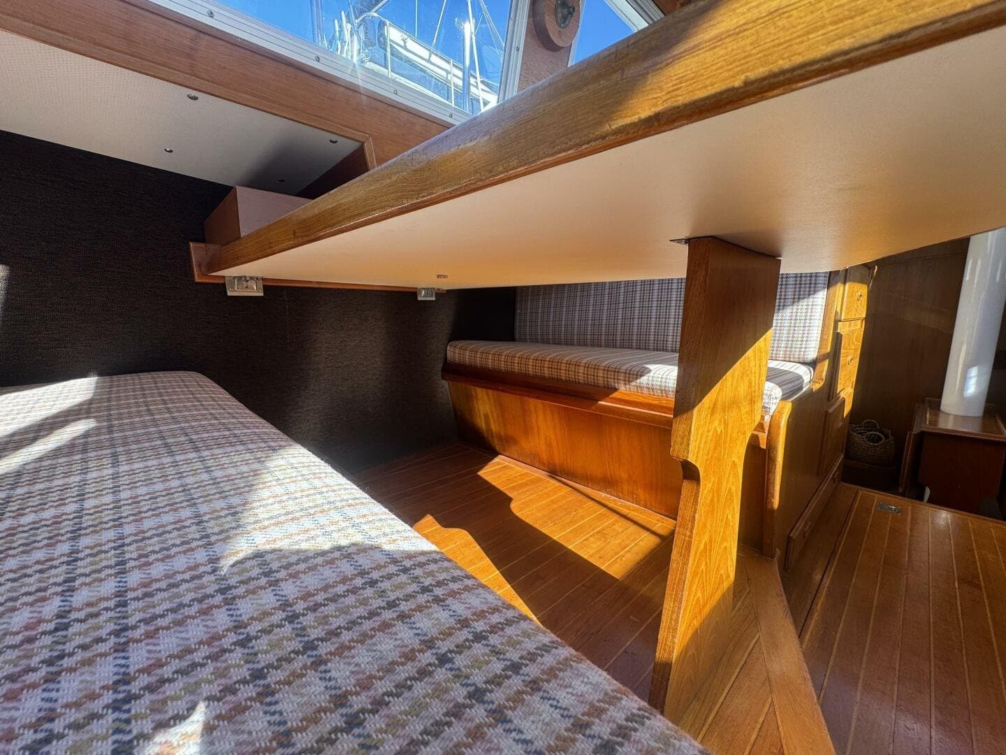 1981 Truant 37 Raised Pilothouse