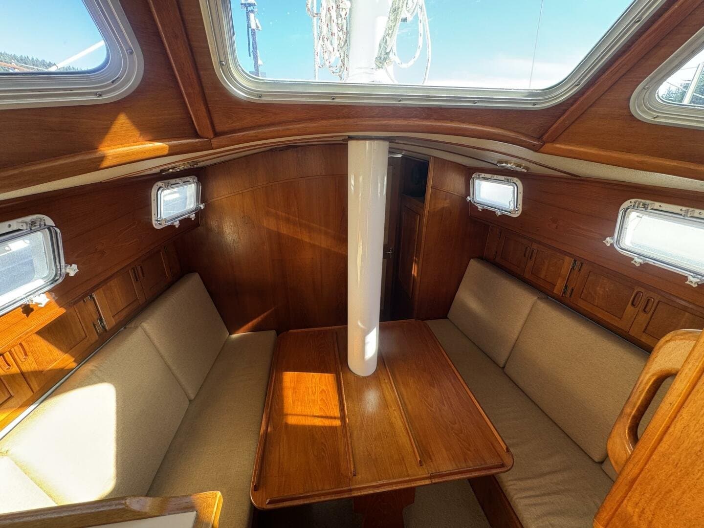 1981 Truant 37 Raised Pilothouse