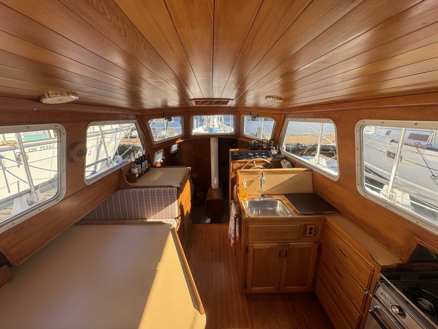1981 Truant 37 Raised Pilothouse