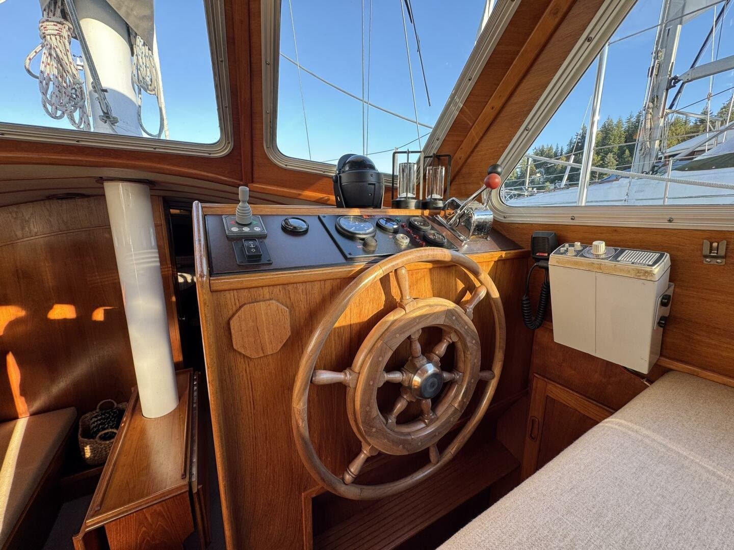 1981 Truant 37 Raised Pilothouse