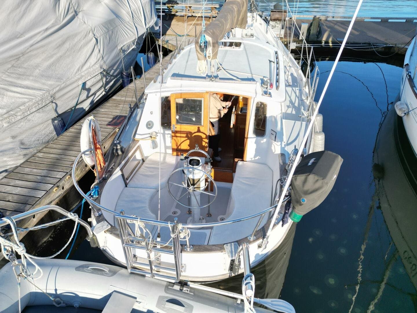 1981 Truant 37 Raised Pilothouse