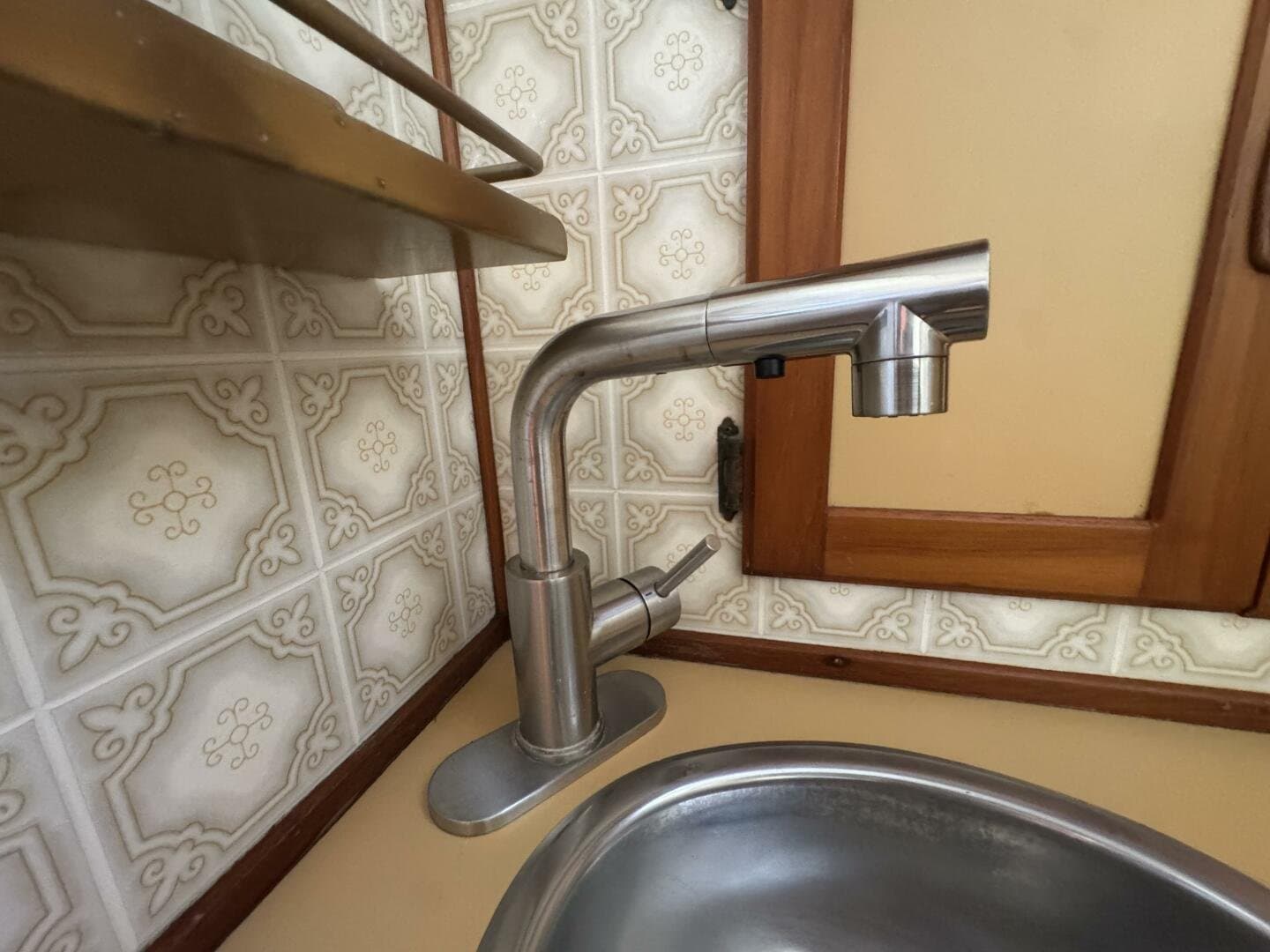 1981 Truant 37 Raised Pilothouse