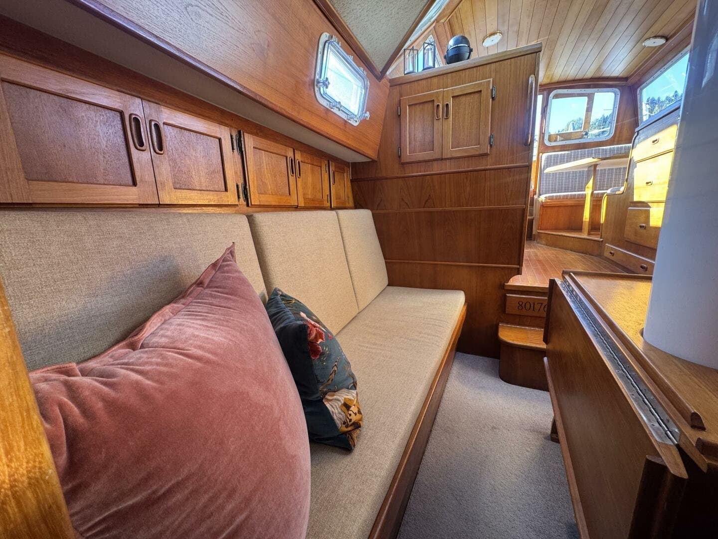 1981 Truant 37 Raised Pilothouse